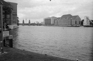 Berlin-Kreuzberg : In Berlin-Kreuzberg, Spree an der Schlesischen Strasse