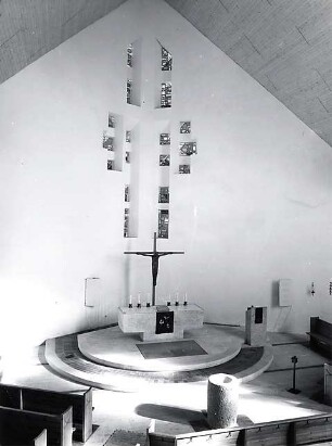 Gulbransson, Olaf Andreas; Ulm - Wiblingen; Versöhnungskirche - Innenraum mit Altar