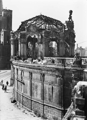 Dresden. Glockenspielpavillon des Zwinger : Dresden. Glockenspielpavillon des Zwinger. Wiederherstellung der Dachkonstruktion