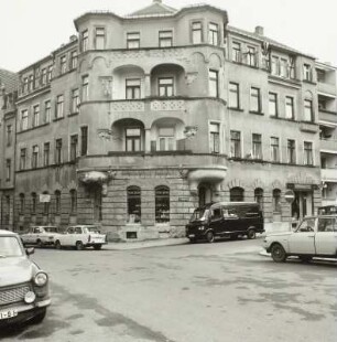 Dresden-Plauen, F.-C.-Weißkopf-Platz 2. Wohnhaus mit Läden (um 1900)