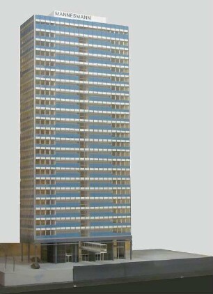 Schneider - Esleben, Paul; Düsseldorf, Berger Allee 25; Mannesmann-Hochhaus, Konzernzentrale der Mannesmann AG, Erweiterung - Modell