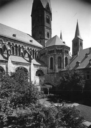 Bonn. Münster (Stiftskirche Sankt Cassius und Florentius). 1056/1075, 1883, 1889, 1934 restauriert. Teilansicht von Südwesten