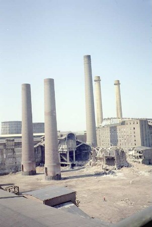 Maschinenhaus Werk II, Kühlturm 3, 5, Schornstein 5, 4, 6, Kesselhaus 3 (Reste,) Schornsteine Vorschaltanlage, Kesselhaus Vorschaltanlage, von O