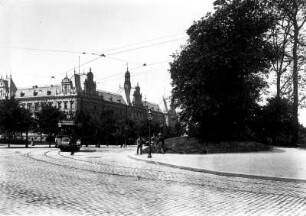 Hamburg. Historische Stadtansicht. Parkanlage mit Straßenbahn