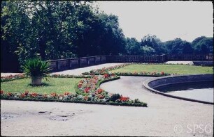 Potsdam, Park Sanssouci, Orangerie-Umgebung, vor der Orangerie.