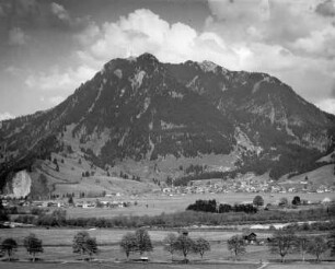 Der Grünten bei Immenstadt : Der Grünten (1737,9 m) bei Burgberg im Allgäu