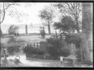 Landschaft am Fluss, Ausschnitt: Bachlauf, mit Steg und Korb, 2 Personen auf Deich stehend und zum Fluss blickend
