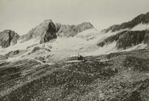 Österreich. Zillertaler Alpen. Reichenspitzgruppe. Schwarze-Wand-Spitzen und Plauener Hütte, im Kuchelmooskar gelegen