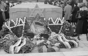 Einweihung eines Denkmals der Jüdischen Gemeinde zu Leipzig : Denkmal für die jüdischen Opfer im Nationalsozialismus