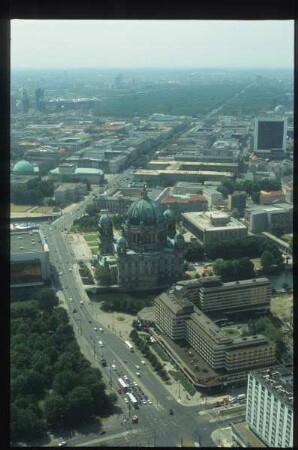 Berlin, Dom,Berlin, St. Hedwigs-Kathedrale,Berlin, Palasthotel : Blick vom Fernsehturm
