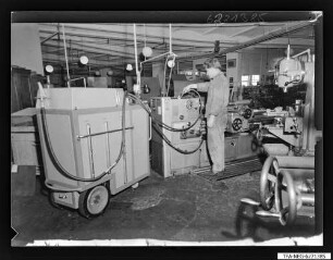 Ölwechselgerät Koll. Lier, Bild 1; Foto 1962