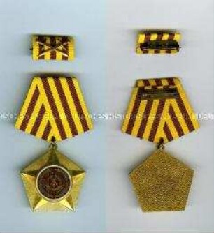 Kampforden "Für Verdienste um Volk und Vaterland" in Gold, mit Interimsspange und Etui