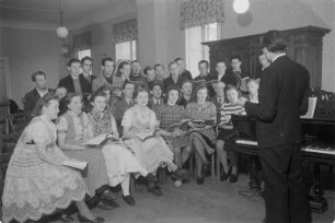 Sorbisches Lehrerbildungsinstitut, Sorbische Volkshochschule (SVH) Radibor Chor : Serbski wučerski wustaw, Serbska ludowa uniwersita (SLU) w Radworju, chór