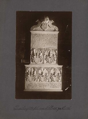Inschrifttafel am Schloss Ratibor, Roth: Ansicht der Tafel, die die Namensgebung erläutert (markgräfliche schlesischen Besitztümer in Oppeln und Ratibor)