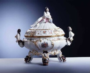 Terrine aus dem Schwanenservice für Heinrich Graf von Brühl