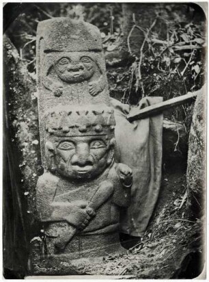 Steinstatue der San-Agustín-Kultur, Kolumbien [Kolumbien . Mystische Steinfiguren aus der San-Agustin-Kultur]