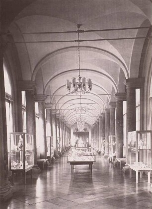 Zwinger, Innenaufnahme, Langgalerie mit Neuaufstellung der Porzellansammlung (Eröffnung am 23. 9. 1962)