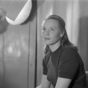 Porträt von Karla Runkehl, Schauspielerin am Deutschen Theater Berlin : Porträt von Karla Runkehl