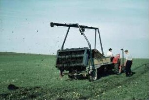 Fotografie: Gülle- und Entmistungstechnik, Festmist, Miststreuer, Greiferanlage