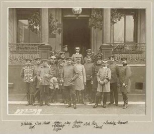 Boppard, Hotel Spiegel, 1902, stehend, sechzehn Offiziere in Uniform mit Mütze, vorwiegend Brustbilder
