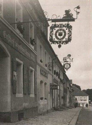 Schilder der Gasthäuser "Gasthof zur goldenen Krone" und "Gasthof Weißes Roß"