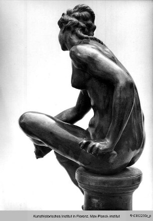 Venus oder Badende Nymphe - Sitzende Frau