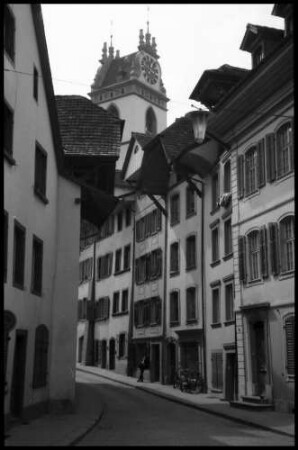 Aarau: Gasse mit Turm der Stadtkirche