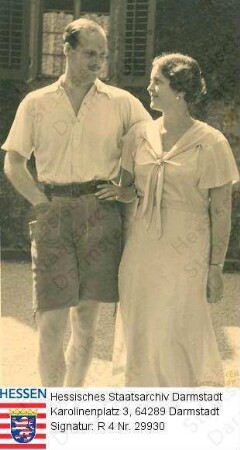 Georg Donatus Erbgroßherzog v. Hessen und bei Rhein (1906-1937) / Porträt in kurzen Lederhosen in Wolfsgarten mit Ehefrau Cäcilie geb. Prinzessin von Griechenland (1911-1937)