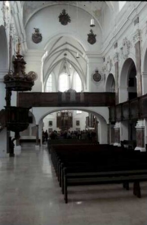 Augsburg: St. Anna-Kirche, gesamt, innen, mit Kanzel und Mittelbogen zum gotischen Ostchor