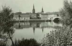 Schwedt, Stadt : Schwedt. Teilansicht der Stadt mit Kai