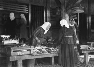 Reisefotos. Marktfrauen auf einem Fischmarkt