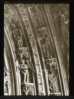 Kreuzkirche, Portal des südlichen Querschiffs