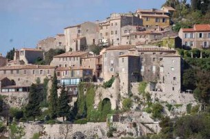 Eze - Stadtübersicht : Kleinstadt Eze bei Nizza, aufgenommen im April 2006
