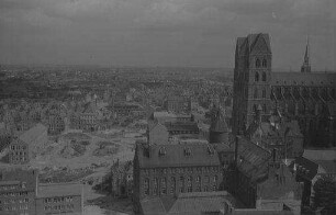 Lübeck: Blick vom Turm der Petrikirche auf Marienkirche, Panorama