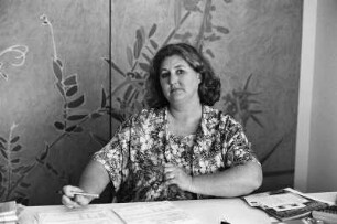 Katherine bei der Buchhaltung, Pflegeheim Marlinda Nursing Home, Los Angeles County