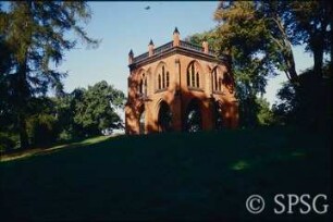 Potsdam, Park Babelsberg, Parkansicht mit Gerichtslaube.