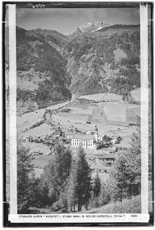 Stubaier Alpen. Neustift im Stubai (998 Meter) mit Hohen Burgstall (2613 Meter)