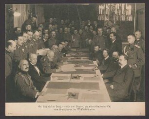 Sr. Kgl. Hoheit Prinz Leopold von Bayern, der Oberbefehlshaber Ost, beim Unterzeichnen des Waffenstillstandes. [15.12.1917]
