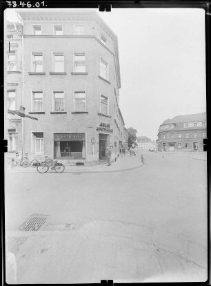 Torgau, Kurstraße 1. Wohnhaus mit Adler-Apotheke. Straßenfront