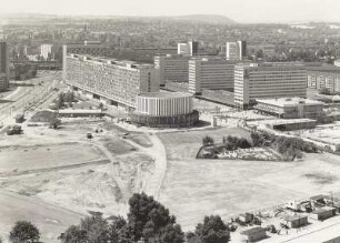 Dresden. Blick vom Rathausturm über die Baustelle auf die Prager Straße nach Südwesten