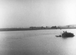 Hochwasser der Kipper bei Türchau. Blick über die Welchenwiese in die Niederung der Lausitzer Neiße (Beide Aufnahmen ergeben eine unechte Panorama-Aufnahme) : Türchau (Turoszów (Polen)). Hochwasser der Kipper bei Türchau. Blick über die Welchenwiese in die Niederung der Lausitzer Neiße (Beide Aufnahmen ergeben eine unechte Panorama-Aufnahme)