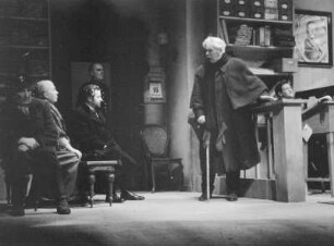 Szenenbilder aus "Der Biberpelz" von G. Hauptmann mit W. Gröhl, H. Hellmich, W. F. Richter (W. Richter-Reineck), F. Nowack, E. Mirek u.a. Maxim-Gorki-Theater, 17.09.1954