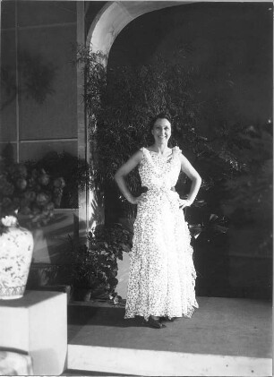 Nina. Komödie in drei Akten von Bruno Frank. Staatsschauspiel Dresden, Uraufführung 03.09.1931 : Alice Verden als Nina Breuer