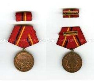 Verdienstmedaille der Kampfgruppen der Arbeiterklasse mit Interimsspange in Bronze
