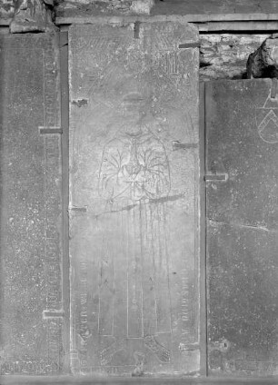 Grabstein des Franziskanermönchs Willem van der Mude aus der Abtei Sankt Bavo