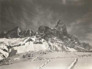 Südtiroler Dolomiten. Dolomitengipfel, Rosengartengruppe. Santnerspitze