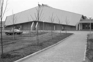 Einweihung der Sport- und Mehrzweckhalle "Rheinstrandhalle" Daxlanden in der August-Dosenbach-Straße am 23. April 1980