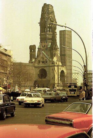 Berlin: Gedächtniskirche; Ku-Damm Ecke Joachimstaler Straße