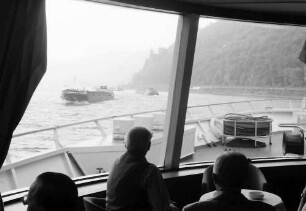 Rheinfahrt: Aussichtssalon