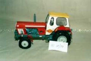Modell des Traktors ZT 300